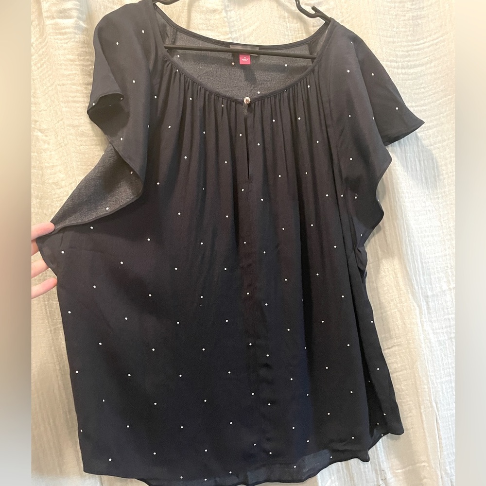 Vince Camuto - Soho Pin Dot Flutter Sleeve